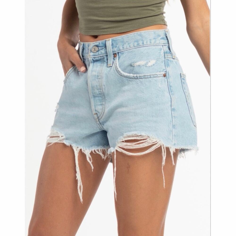 NWT Levi’s 501 Original High Rise Denim Shorts W31 Light Wash Distressed